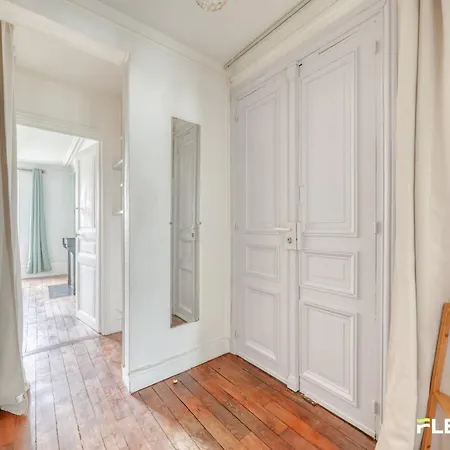 Appartement Esprit Village à Alésia 2 *